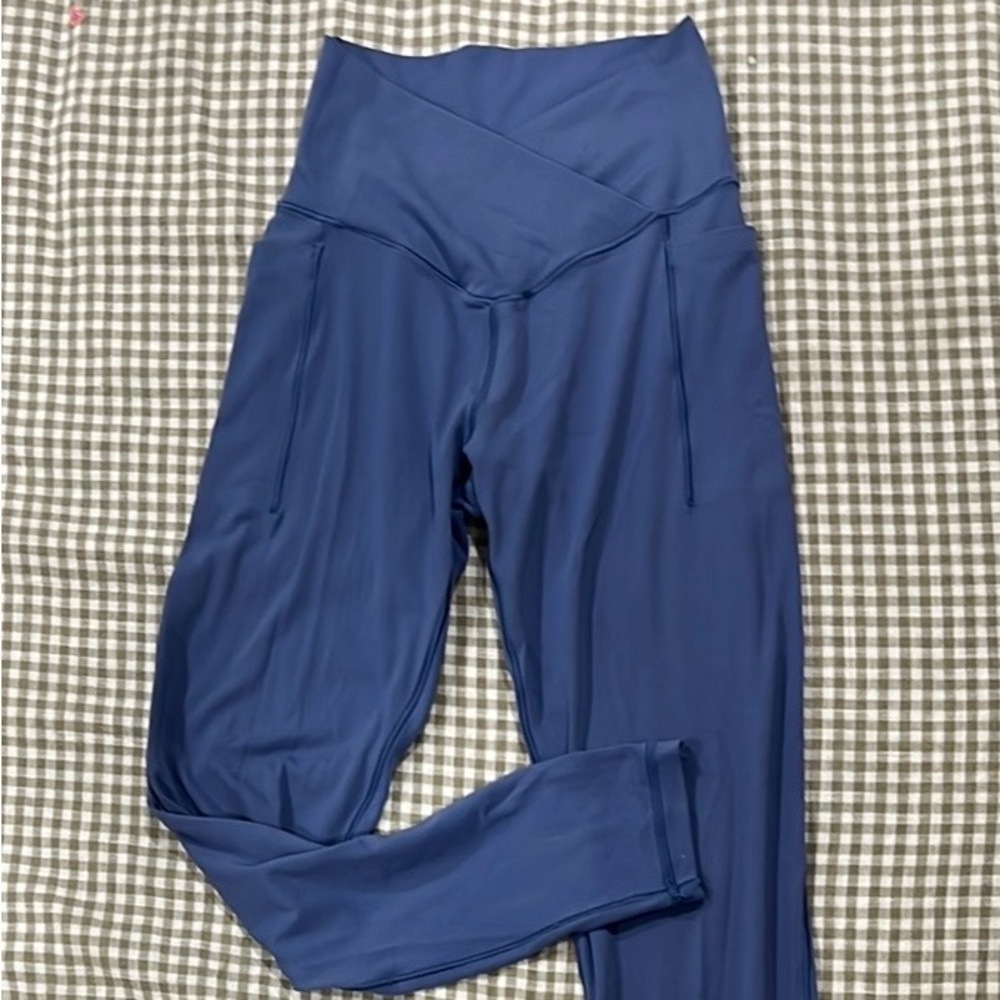 High-Waisted Blue Leggings